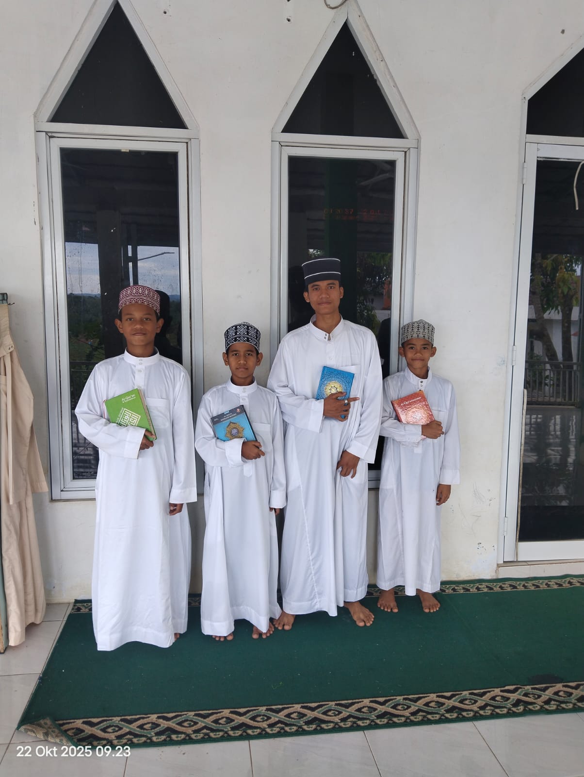 Santri Pondok Pesantren Al-Qowy